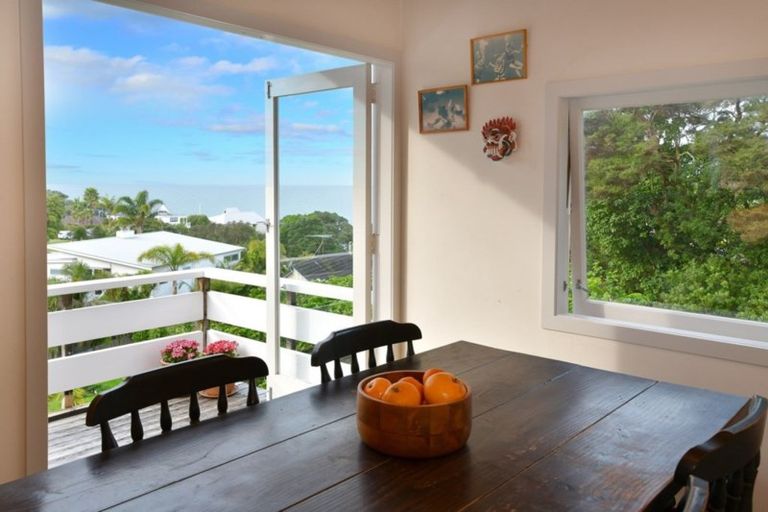 Photo of property in 20 Glenelg Road, Red Beach, 0932