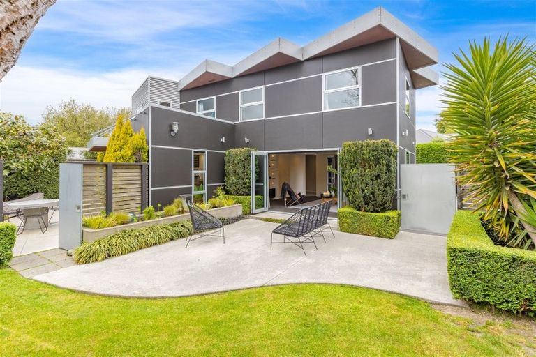 Photo of property in 51 Oxley Avenue, St Albans, Christchurch, 8014