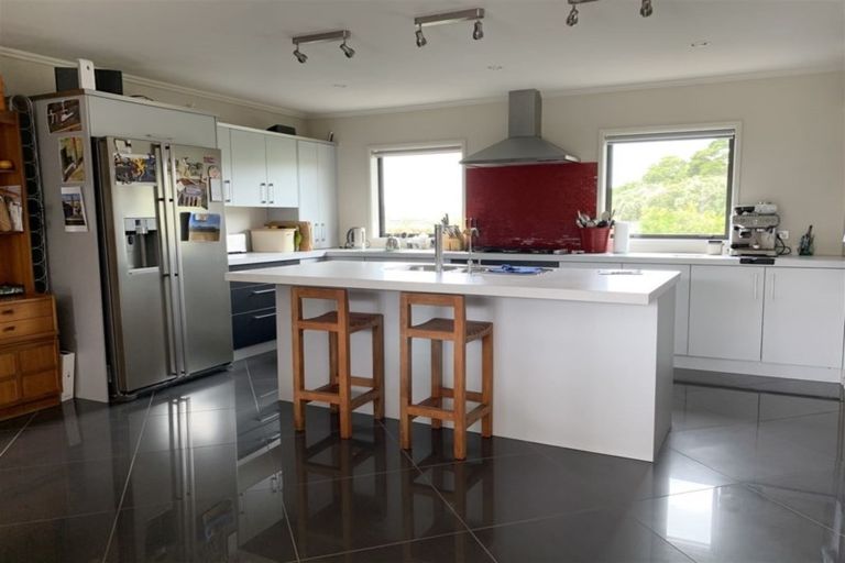 Photo of property in 26 Gavinike Place, Waimauku, 0812