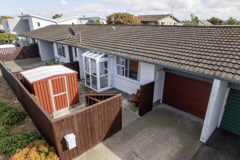 Photo of property in 2/28 Lyndon Street, Riccarton, Christchurch, 8041