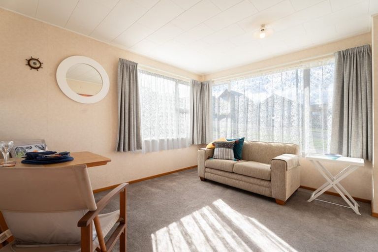 Photo of property in 1e Herewini Street, Titahi Bay, Porirua, 5022