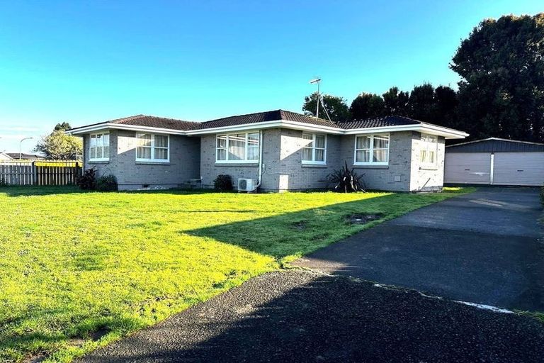 Photo of property in 130 Chichester Drive, Rosehill, Papakura, 2113