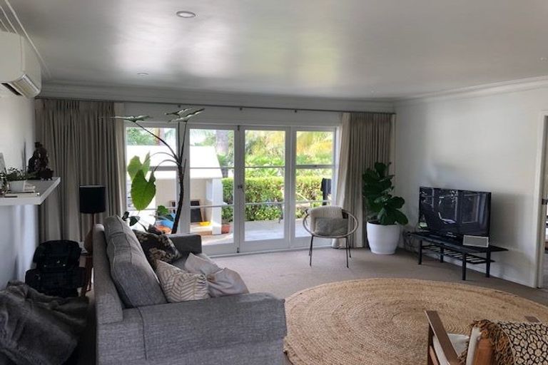 Photo of property in 17 Beach Road, Castor Bay, Auckland, 0620