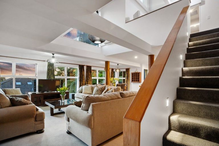 Photo of property in 3a Whiorau Grove, Lowry Bay, Lower Hutt, 5013