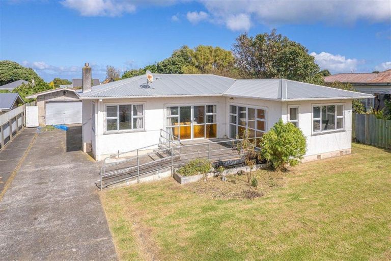 Photo of property in 205 Puriri Street, Castlecliff, Whanganui, 4501