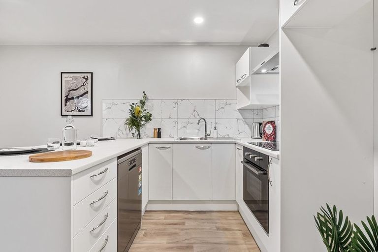 Photo of property in 2/31 Bowater Place, Manurewa, Auckland, 2102