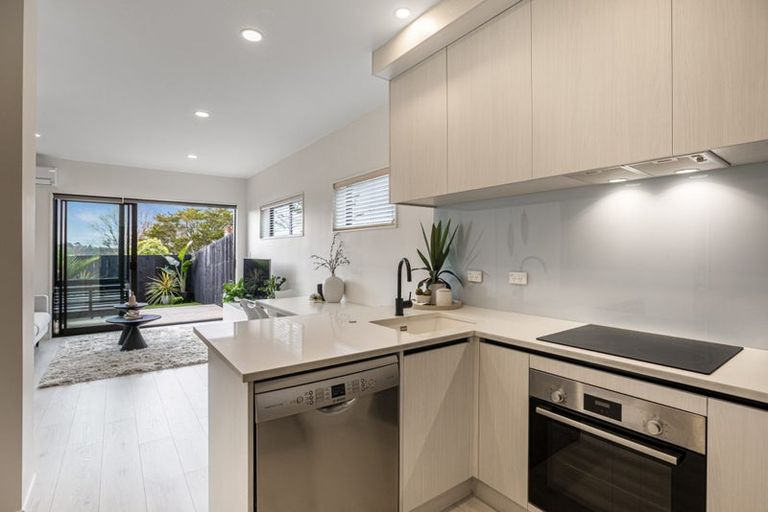 Photo of property in 4 Mana Place, Te Atatu Peninsula, Auckland, 0610