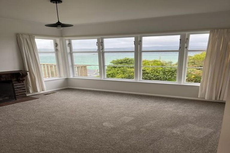 Photo of property in 7 Glenville Road, Karaka Bays, Wellington, 6022