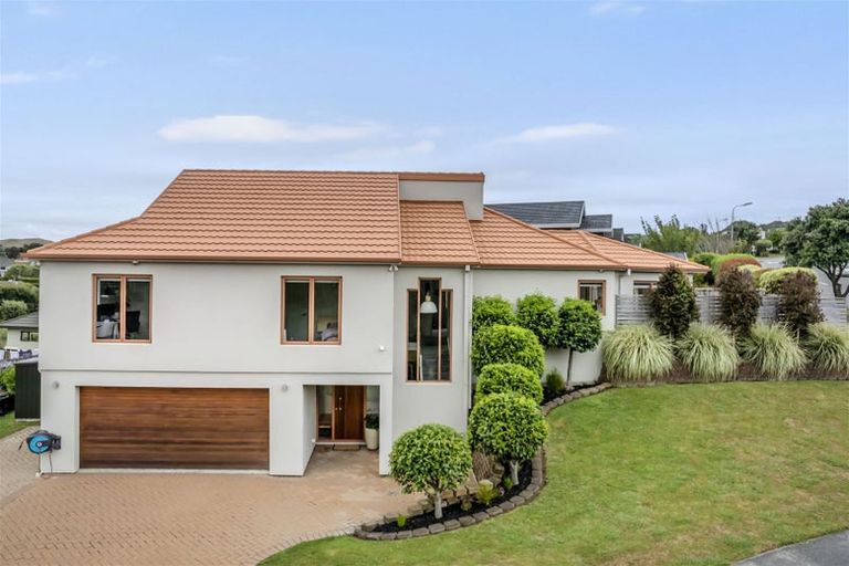 Photo of property in 2 Navigation Drive, Whitby, Porirua, 5024