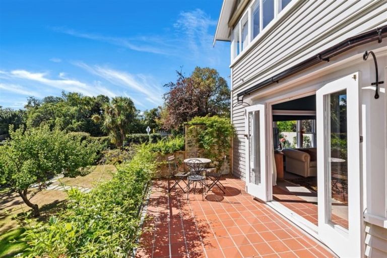 Photo of property in 56 Dyers Pass Road, Cashmere, Christchurch, 8022