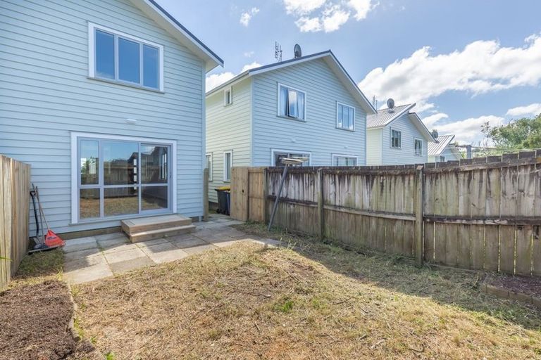 Photo of property in 7/6 John Jennings Drive, Oteha, Auckland, 0632