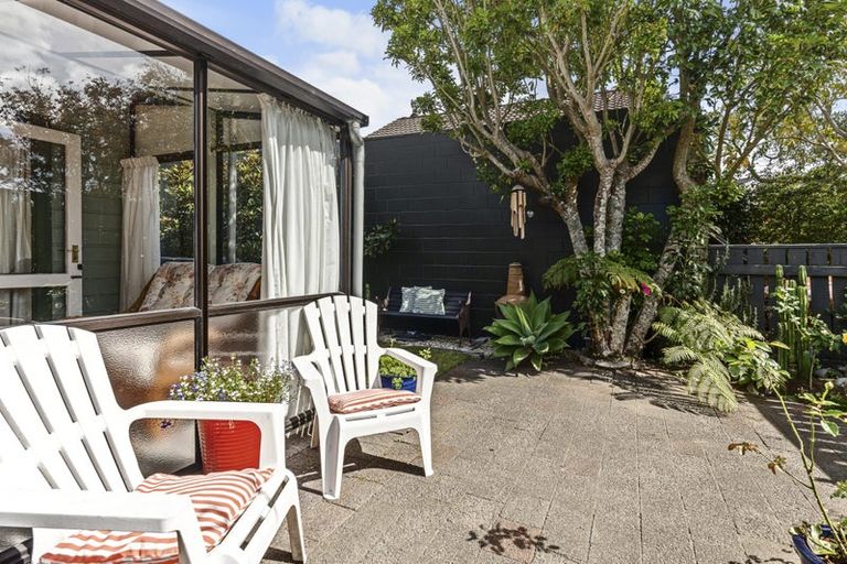 Photo of property in 9a Tamati Place, Merrilands, New Plymouth, 4312