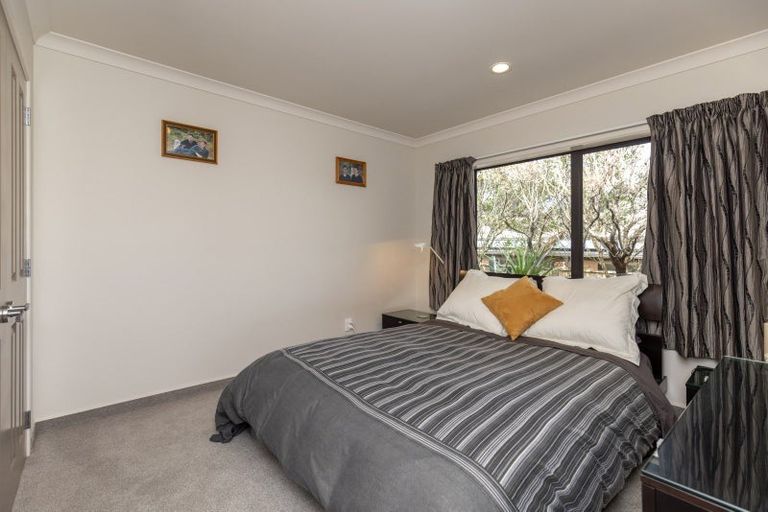 Photo of property in 33 Gandalf Crescent, Paraparaumu, 5032