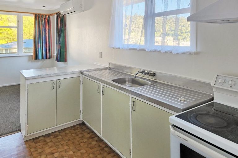 Photo of property in 14 Thomson Grove, Stokes Valley, Lower Hutt, 5019