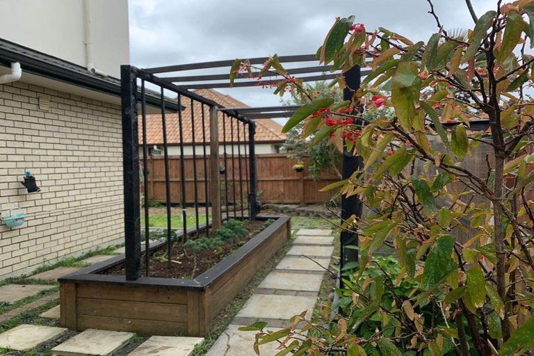 Photo of property in 9 Walnut Lane, Browns Bay, Auckland, 0630