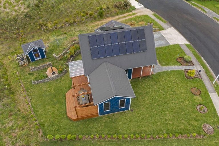 Photo of property in 3 Nikau Park, Raglan, 3225