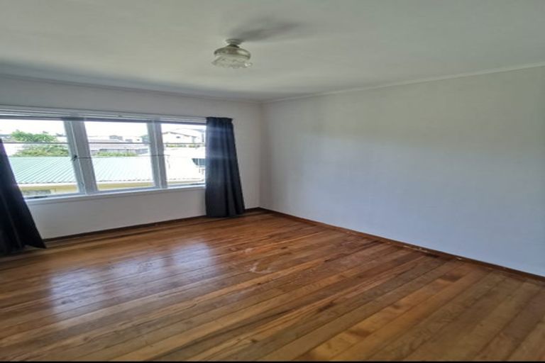 Photo of property in 7 Beaufield Lane, Te Atatu Peninsula, Auckland, 0610