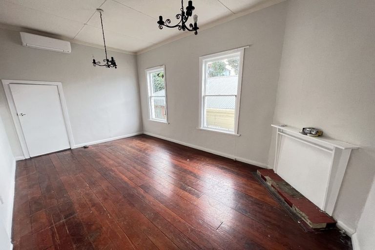 Photo of property in 92 Rolleston Street, Mount Cook, Wellington, 6021