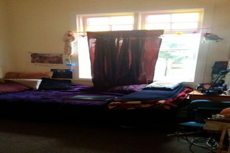 Photo of property in 60 Kelburn Parade, Kelburn, Wellington, 6012