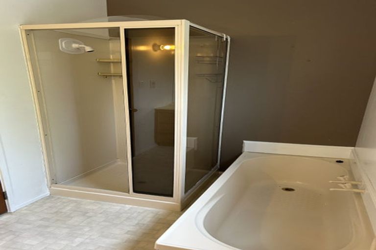Photo of property in 2/21 Tiri Tiri Road, Birkdale, Auckland, 0626