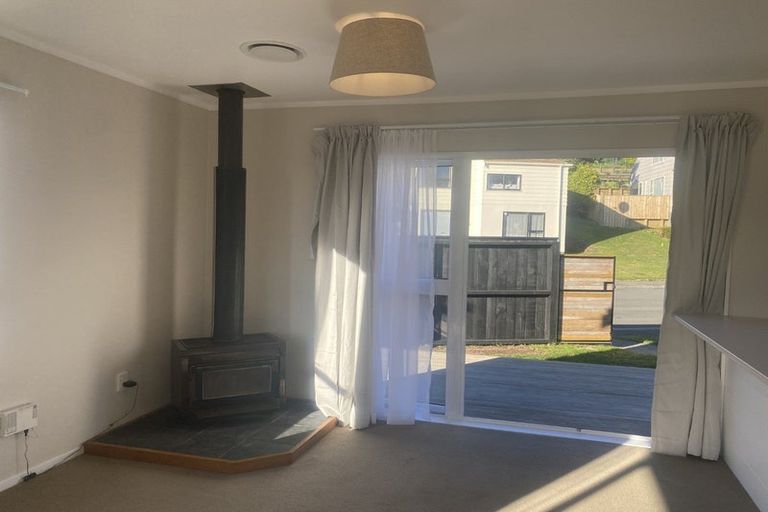 Photo of property in 22 Dominica Crescent, Grenada Village, Wellington, 6037