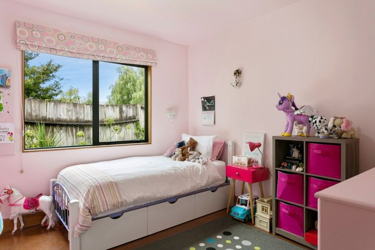 Photo of property in 6 Astelia Way, Waipahihi, Taupo, 3330