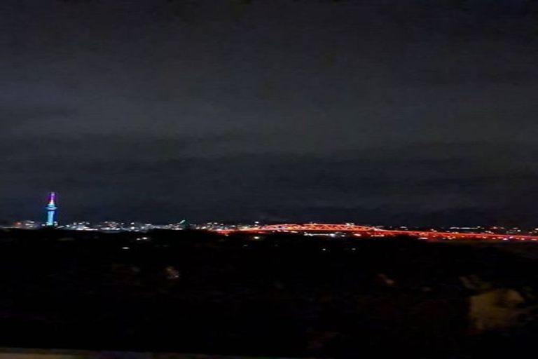 Photo of property in 1/74 Onewa Road, Northcote Point, Auckland, 0627