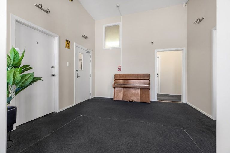 Photo of property in Rosemere Backpackers, 6 Macdonald Crescent, Te Aro, Wellington, 6011