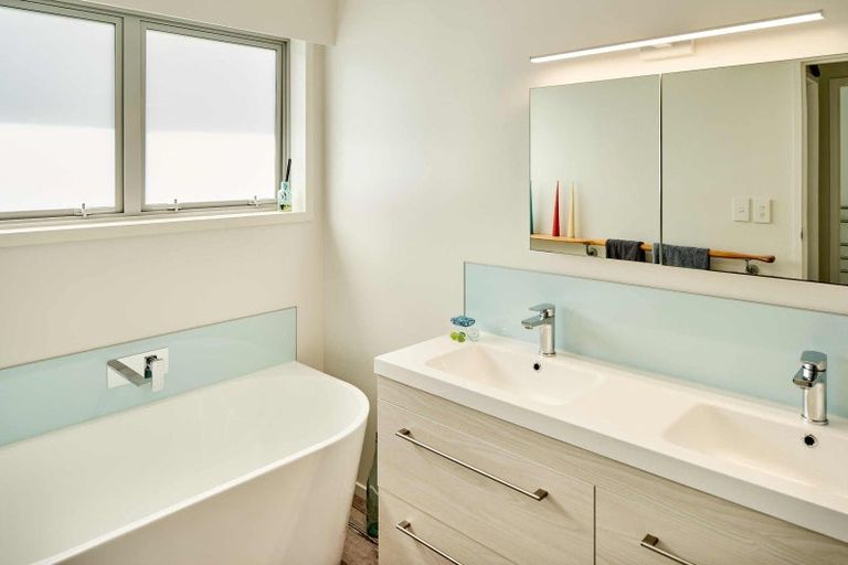 Photo of property in 54 Penryn Drive, Camborne, Porirua, 5026