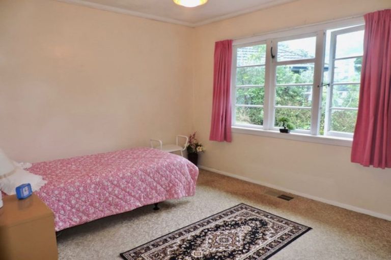 Photo of property in 31 Lyndhurst Road, Tawa, Wellington, 5028