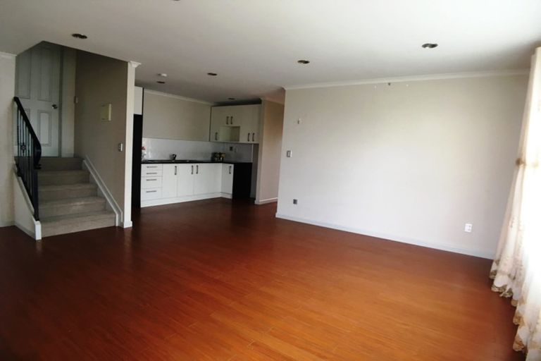 Photo of property in 1 Kenley Heights, Flat Bush, Auckland, 2016