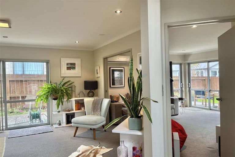 Photo of property in 36d Godley Road, Green Bay, Auckland, 0604