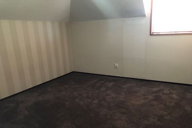 Photo of property in 28 Sedgwick Way, Westmorland, Christchurch, 8025