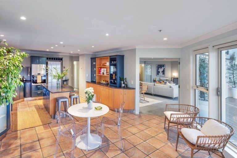 Photo of property in 9/5b Kent Terrace, Mount Victoria, Wellington, 6011