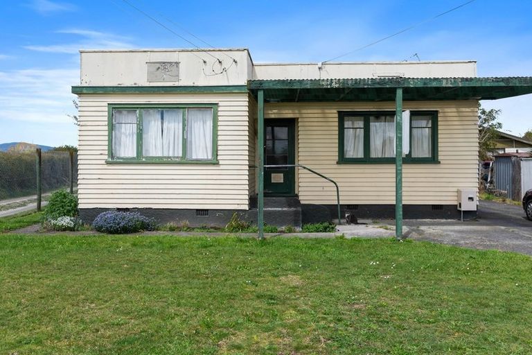 Photo of property in 51 Kawaha Point Road, Fairy Springs, Rotorua, 3015