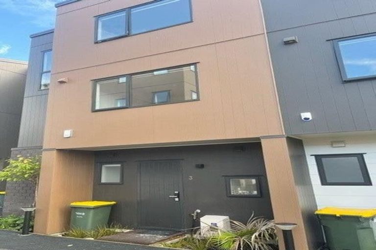 Photo of property in 3/60 Highland Drive, Highland Park, Auckland, 2010