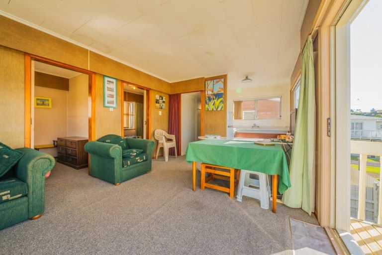 Photo of property in 121 Eighth Avenue, Urenui, 4377