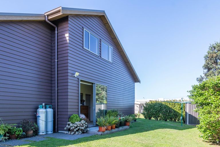 Photo of property in 5 Ian Place, Waihi Beach, 3611