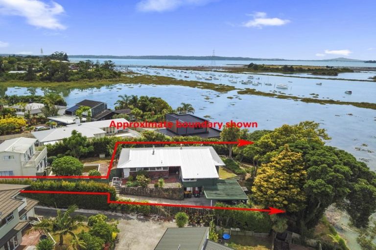 Photo of property in 112 Tiroroa Avenue, Te Atatu South, Auckland, 0610