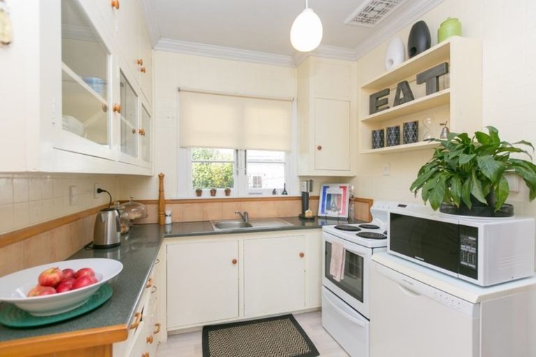Photo of property in 13 Tupoki Street, Glen Avon, New Plymouth, 4312