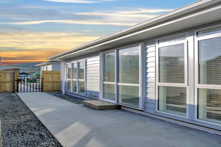 Photo of property in 13-15 Gillespie Street, Taita, Lower Hutt, 5011