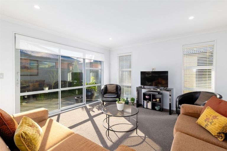 Photo of property in 1/502 Harewood Road, Harewood, Christchurch, 8051