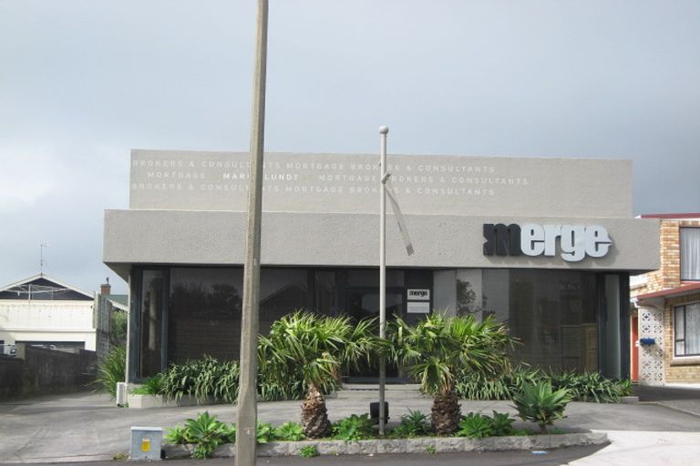 Photo of property in 1/360 Devon Street East, Strandon, New Plymouth, 4312