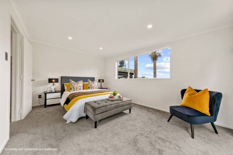 Photo of property in 91 Mountain Road, Henderson Valley, Auckland, 0612