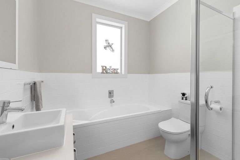 Photo of property in 18 Panorama Heights, Orewa, 0931