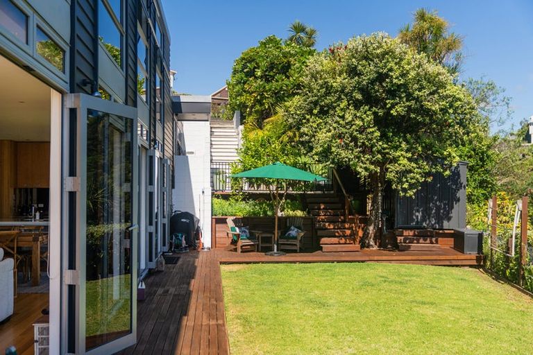 Photo of property in 18 Pine Grove, Tairua, 3508