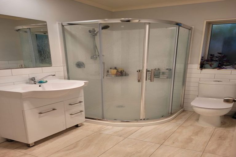 Photo of property in 11a Viridian Lane, Greenhithe, Auckland, 0632