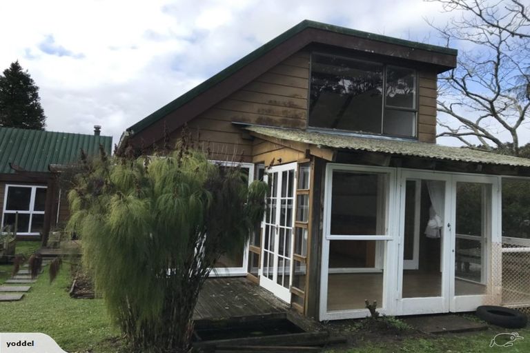 Photo of property in 89 Grassmere Road, Henderson Valley, Auckland, 0612