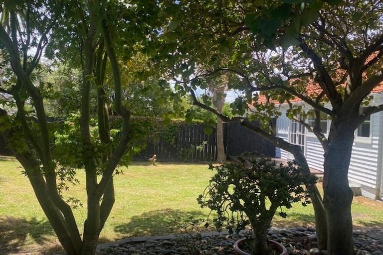 Photo of property in 89 Walmer Road, Point Chevalier, Auckland, 1022