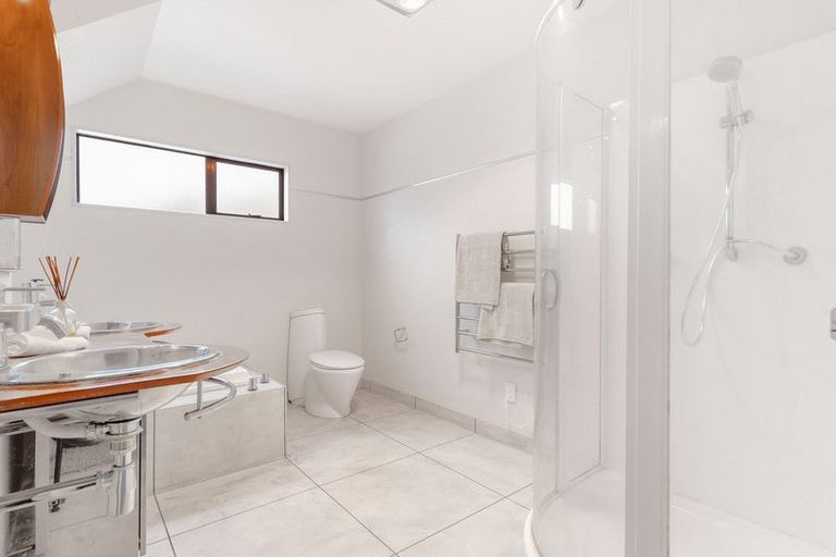 Photo of property in 84 Wade River Road, Stanmore Bay, Whangaparaoa, 0932